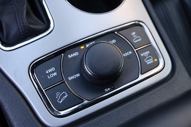 Jeep Grand Cherokee Vehicle Image 19