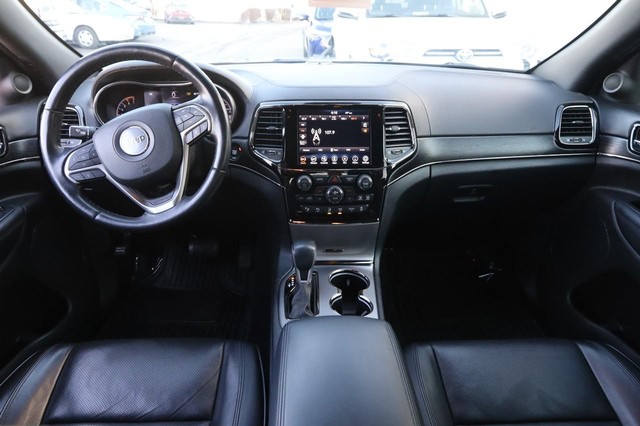 Jeep Grand Cherokee Vehicle Image 21