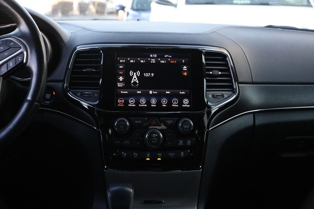 Jeep Grand Cherokee Vehicle Image 24