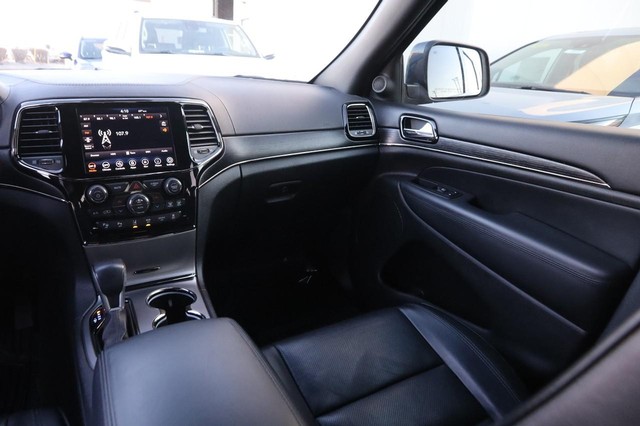 Jeep Grand Cherokee Vehicle Image 25