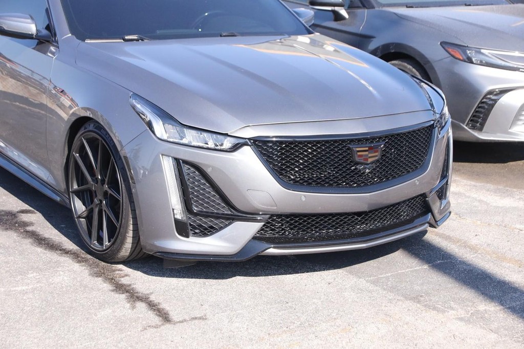 Cadillac CT5 Vehicle Full-screen Gallery Image 02