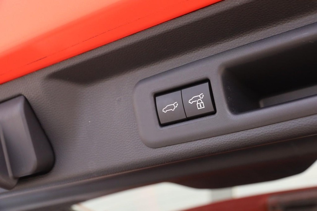 Toyota Sequoia Vehicle Full-screen Gallery Image 8