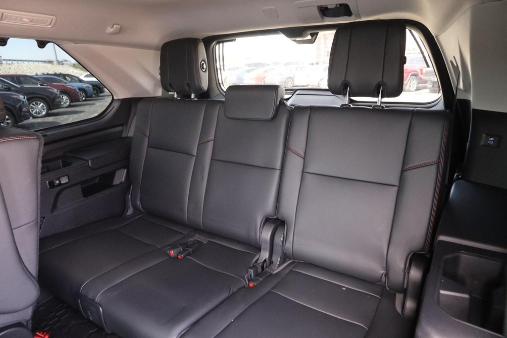 Toyota Sequoia Vehicle Full-screen Gallery Image 12