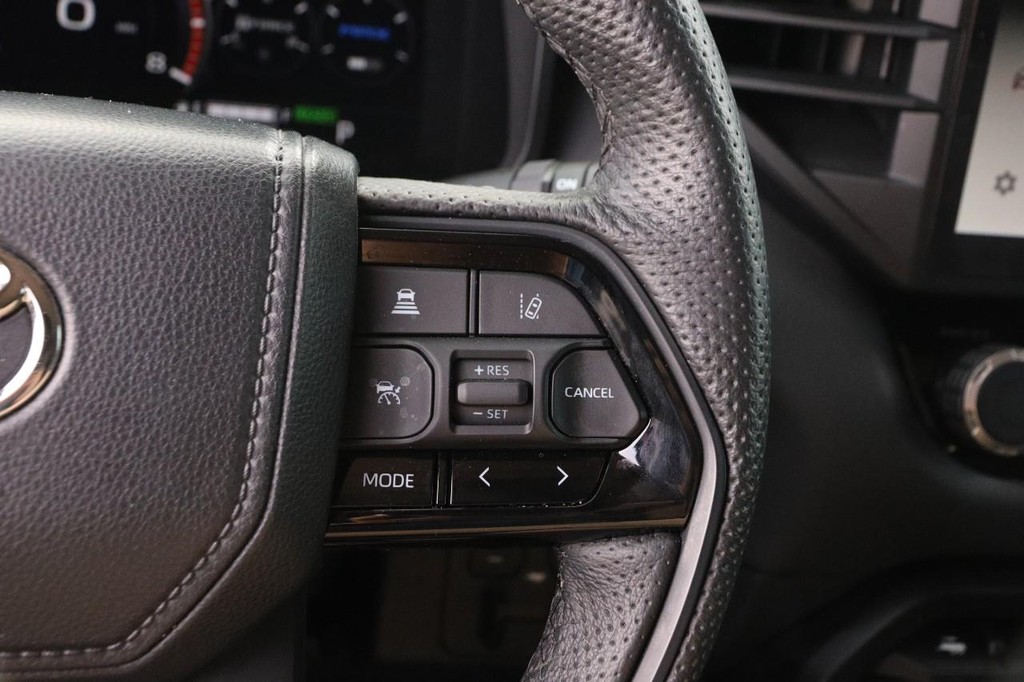 Toyota Sequoia Vehicle Full-screen Gallery Image 15