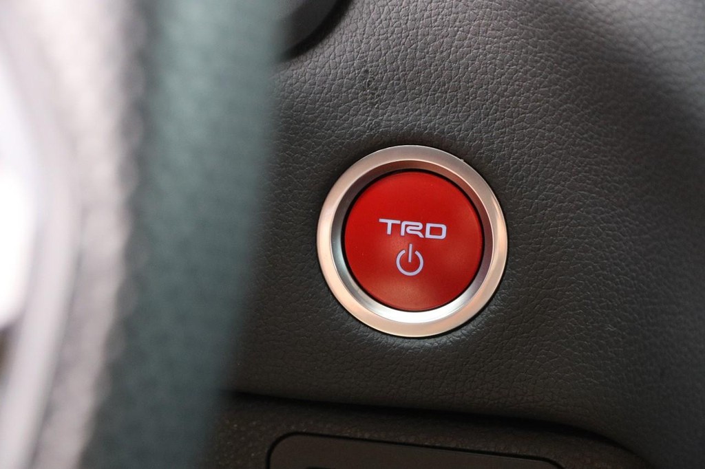 Toyota Sequoia Vehicle Full-screen Gallery Image 17