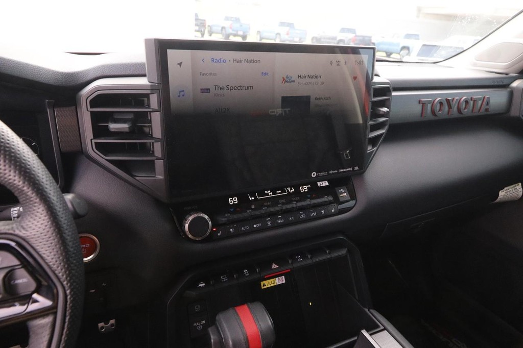 Toyota Sequoia Vehicle Full-screen Gallery Image 18