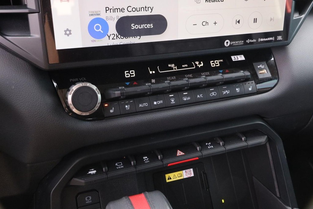 Toyota Sequoia Vehicle Full-screen Gallery Image 21