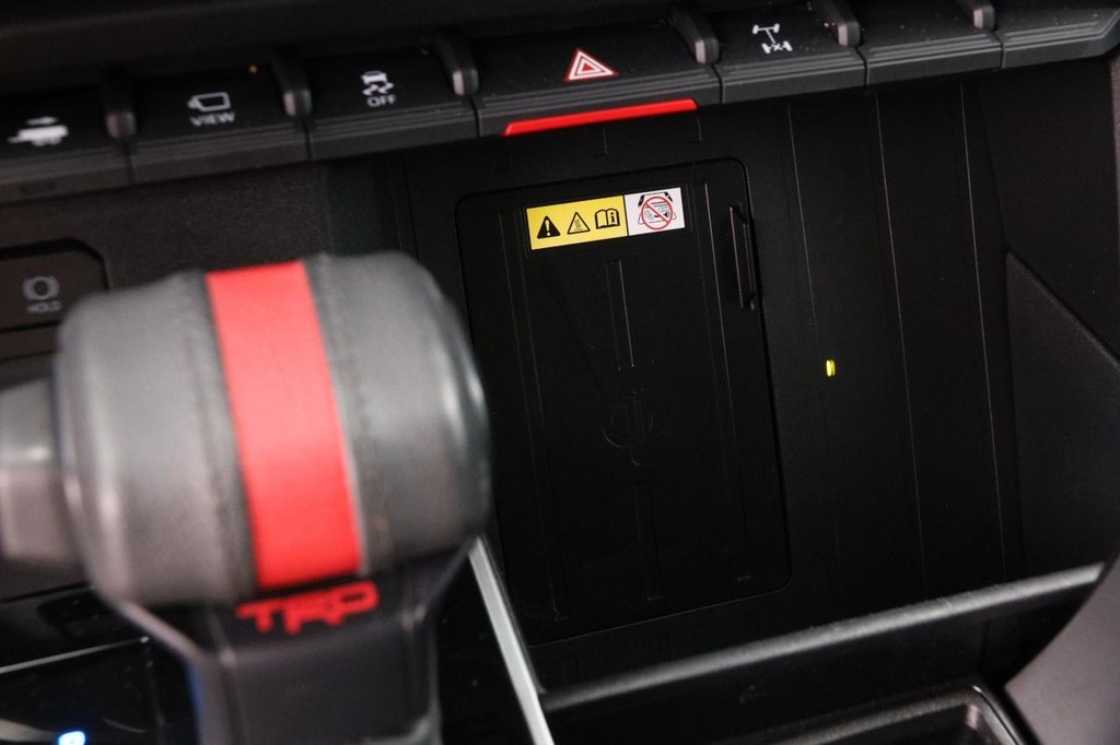 Toyota Sequoia Vehicle Full-screen Gallery Image 22