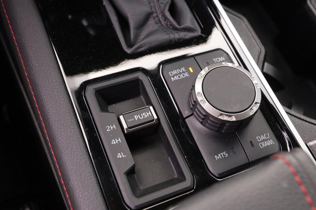 Toyota Sequoia Vehicle Full-screen Gallery Image 23