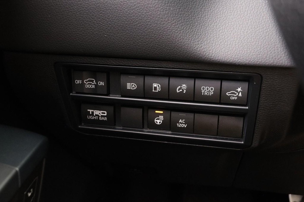 Toyota Sequoia Vehicle Full-screen Gallery Image 24