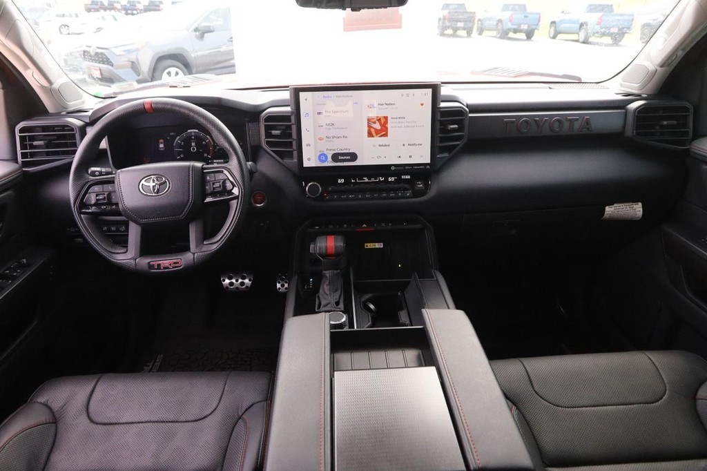 Toyota Sequoia Vehicle Full-screen Gallery Image 25