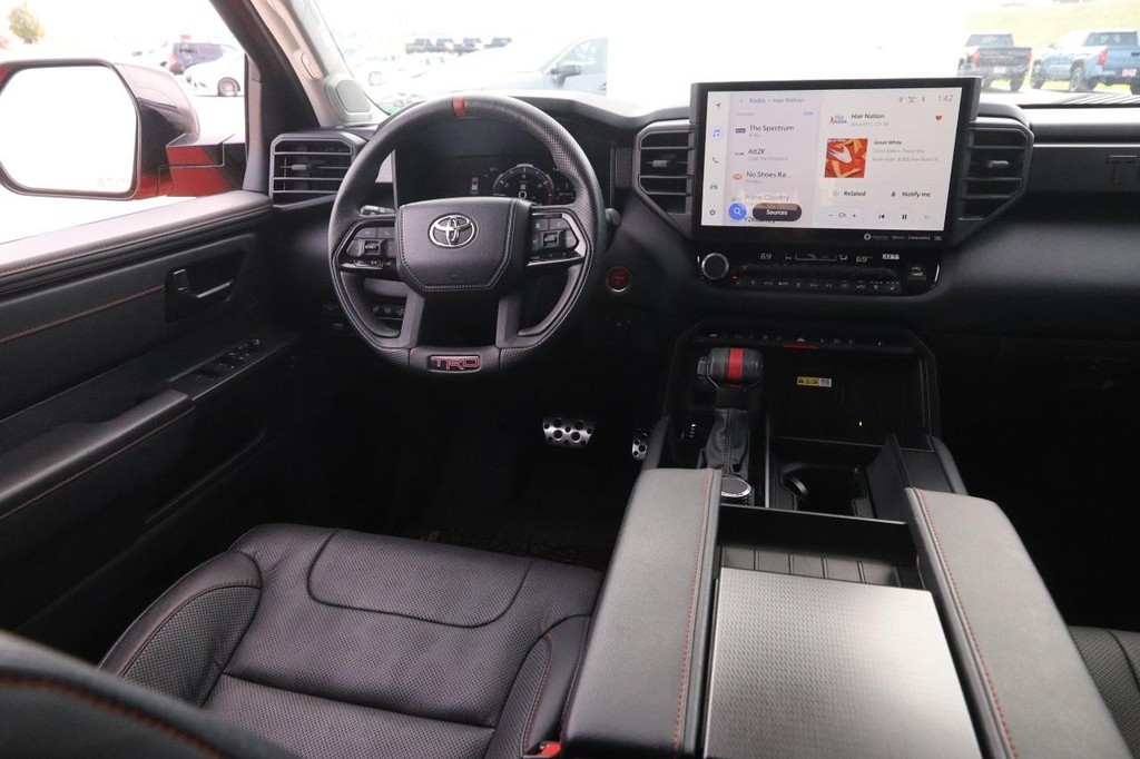 Toyota Sequoia Vehicle Full-screen Gallery Image 26