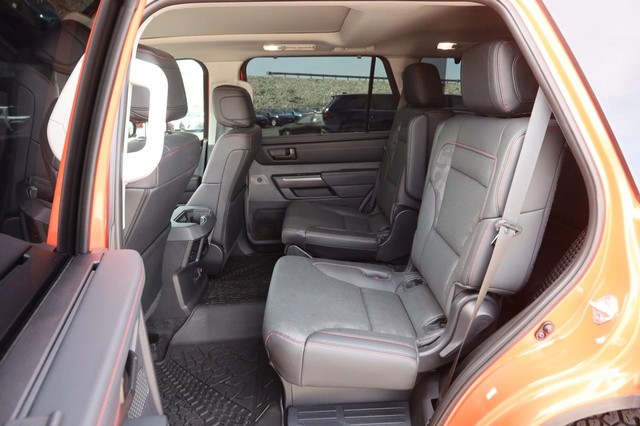 Toyota Sequoia Vehicle Image 11