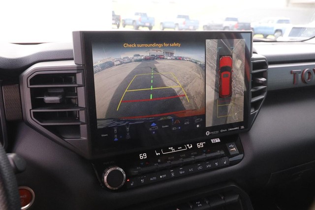 Toyota Sequoia Vehicle Image 20