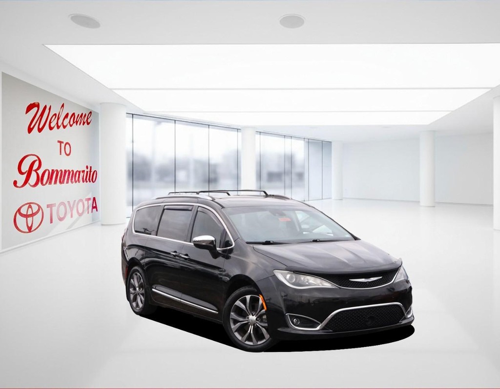 Chrysler Pacifica Vehicle Full-screen Gallery Image 02