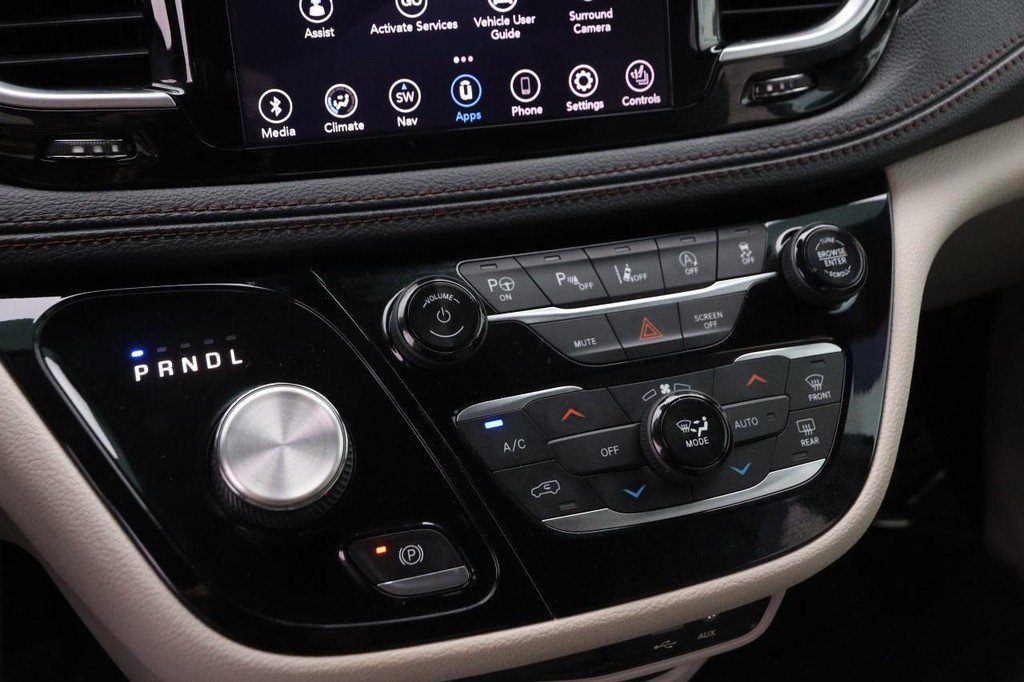 Chrysler Pacifica Vehicle Full-screen Gallery Image 20