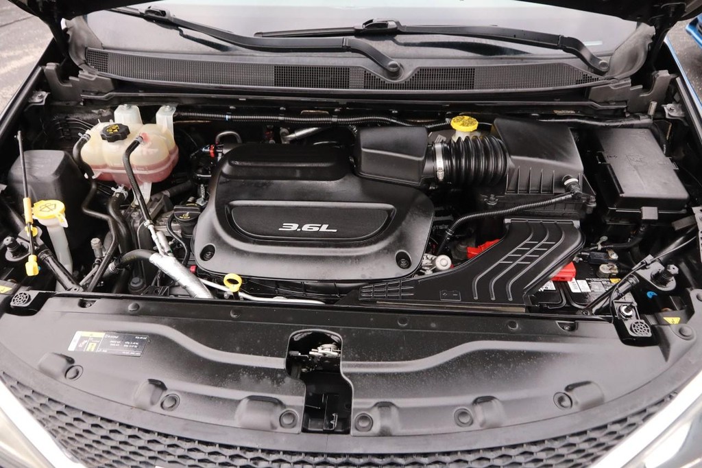 Chrysler Pacifica Vehicle Full-screen Gallery Image 28