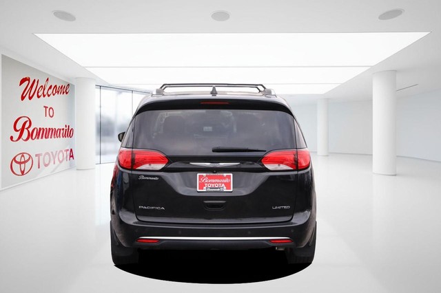 Chrysler Pacifica Vehicle Image 06