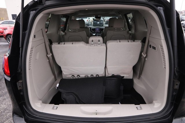 Chrysler Pacifica Vehicle Image 07