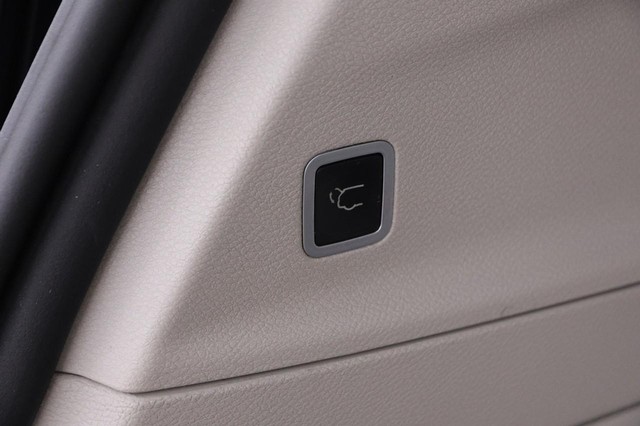 Chrysler Pacifica Vehicle Image 08