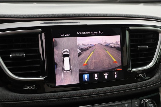 Chrysler Pacifica Vehicle Image 19