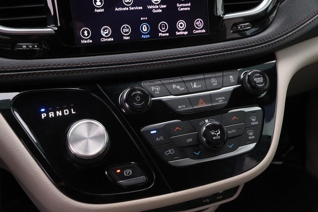 Chrysler Pacifica Vehicle Image 20