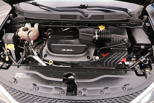 Chrysler Pacifica Vehicle Image 28