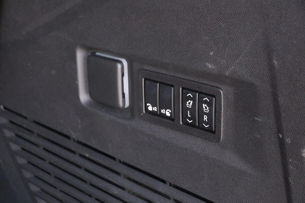 Chevrolet Tahoe Vehicle Full-screen Gallery Image 08