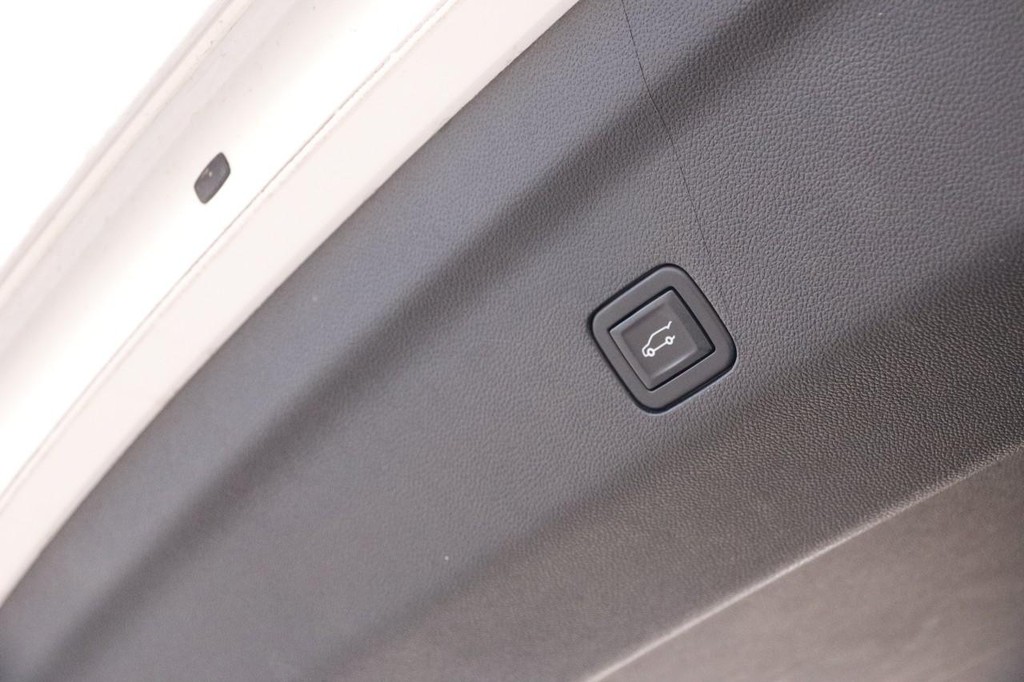 Chevrolet Tahoe Vehicle Full-screen Gallery Image 09