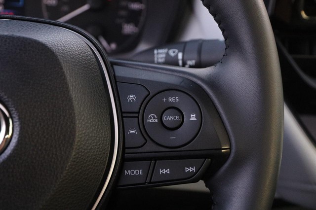 Toyota Corolla Vehicle Image 13