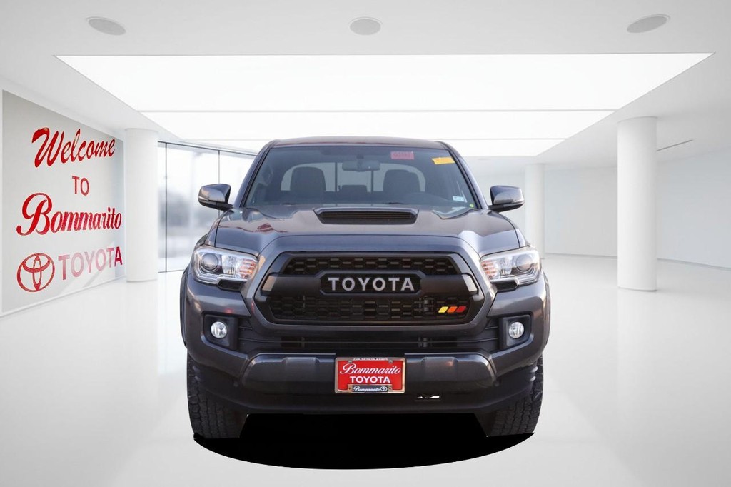 Toyota Tacoma Vehicle Full-screen Gallery Image 4