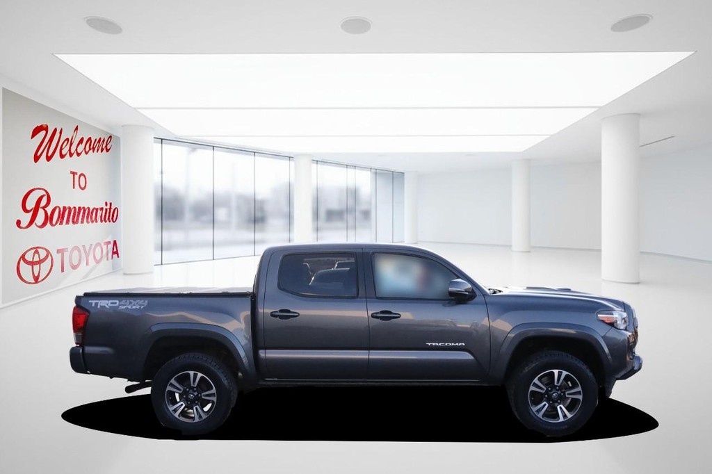 Toyota Tacoma Vehicle Full-screen Gallery Image 5
