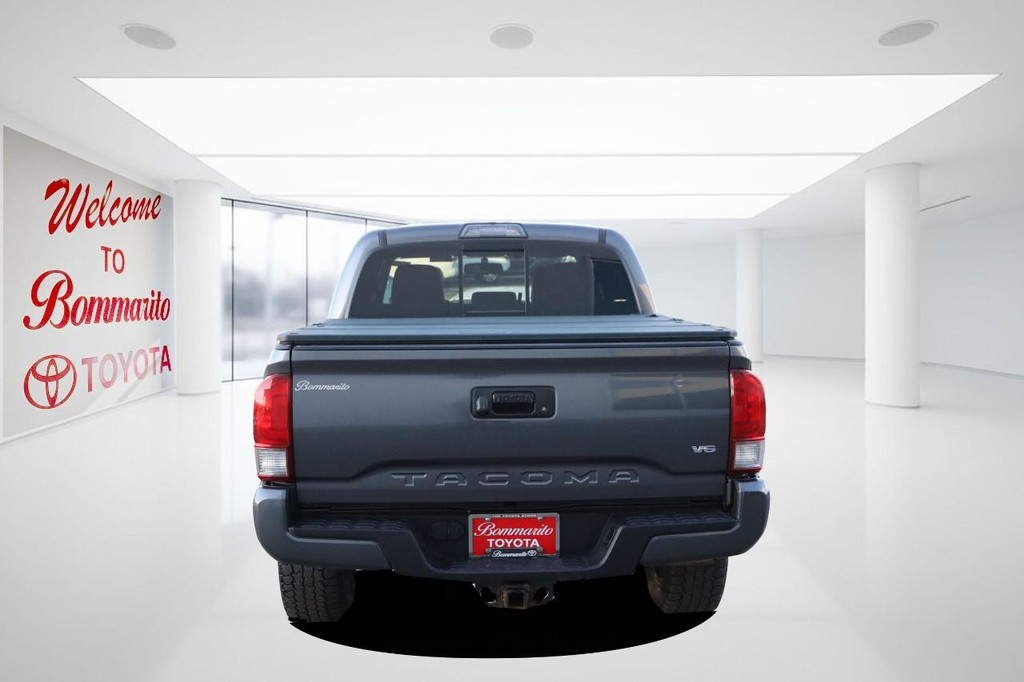 Toyota Tacoma Vehicle Full-screen Gallery Image 6
