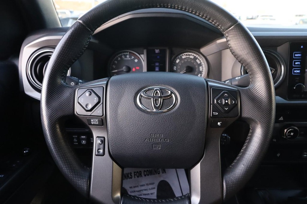 Toyota Tacoma Vehicle Full-screen Gallery Image 10