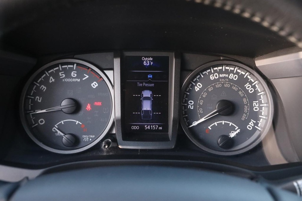 Toyota Tacoma Vehicle Full-screen Gallery Image 13