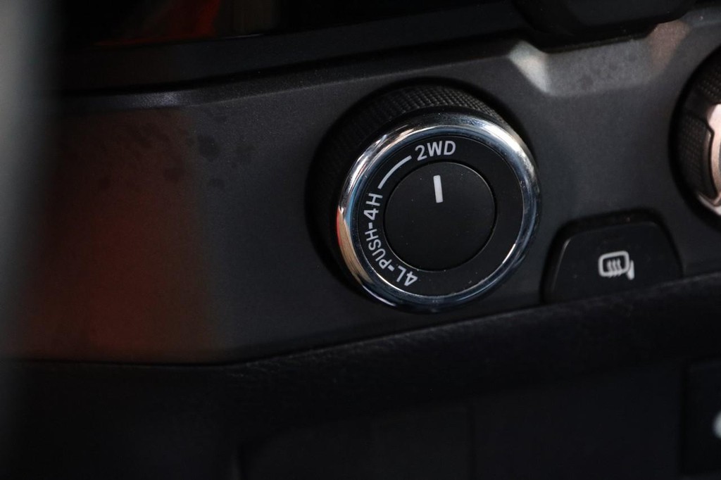 Toyota Tacoma Vehicle Full-screen Gallery Image 17