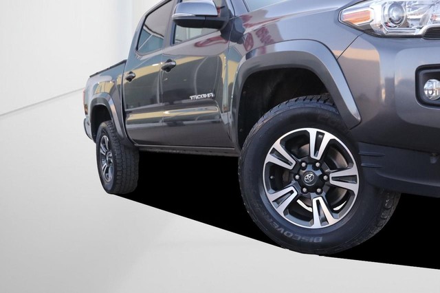 Toyota Tacoma Vehicle Image 03