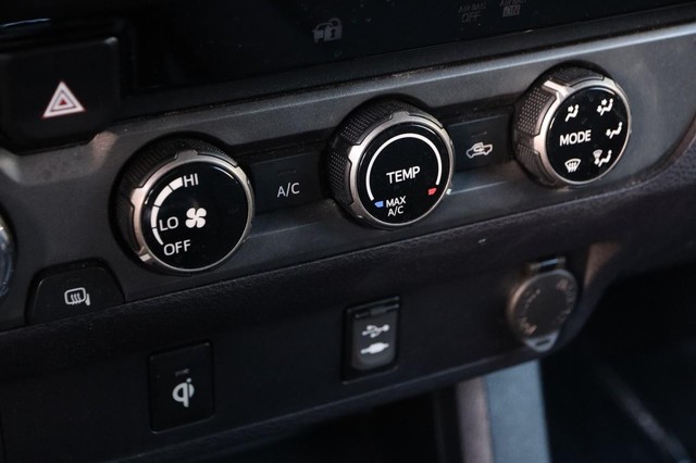 Toyota Tacoma Vehicle Image 16