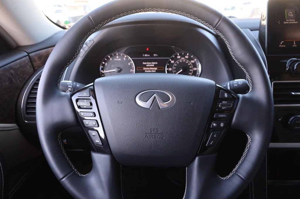 INFINITI QX80 Vehicle Full-screen Gallery Image 13