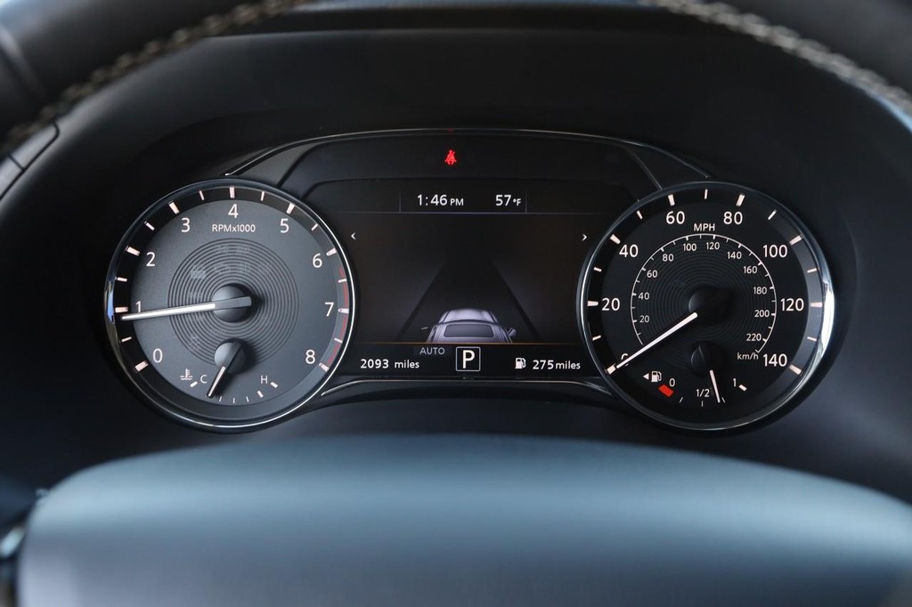 INFINITI QX80 Vehicle Full-screen Gallery Image 16