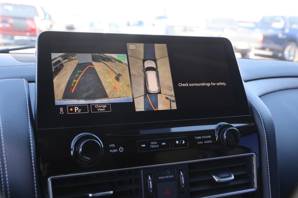 INFINITI QX80 Vehicle Full-screen Gallery Image 19