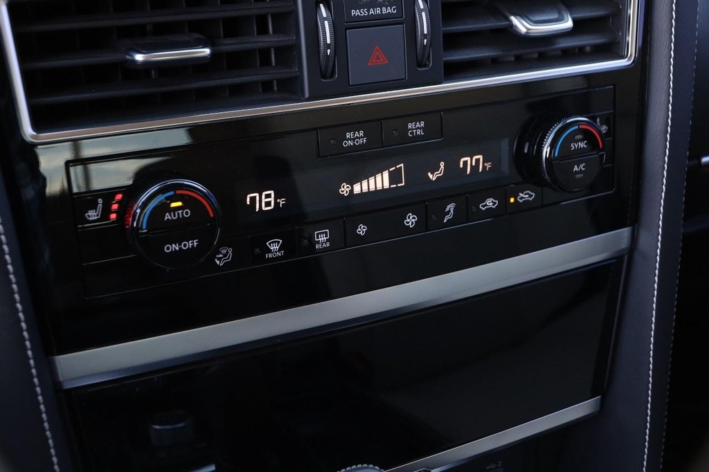 INFINITI QX80 Vehicle Full-screen Gallery Image 20