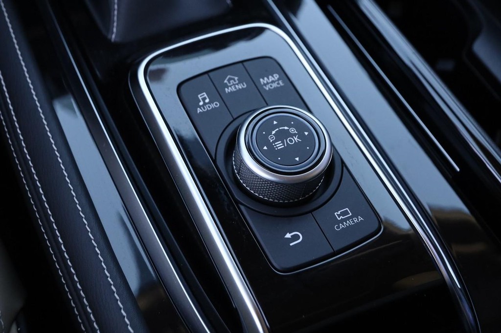 INFINITI QX80 Vehicle Full-screen Gallery Image 22