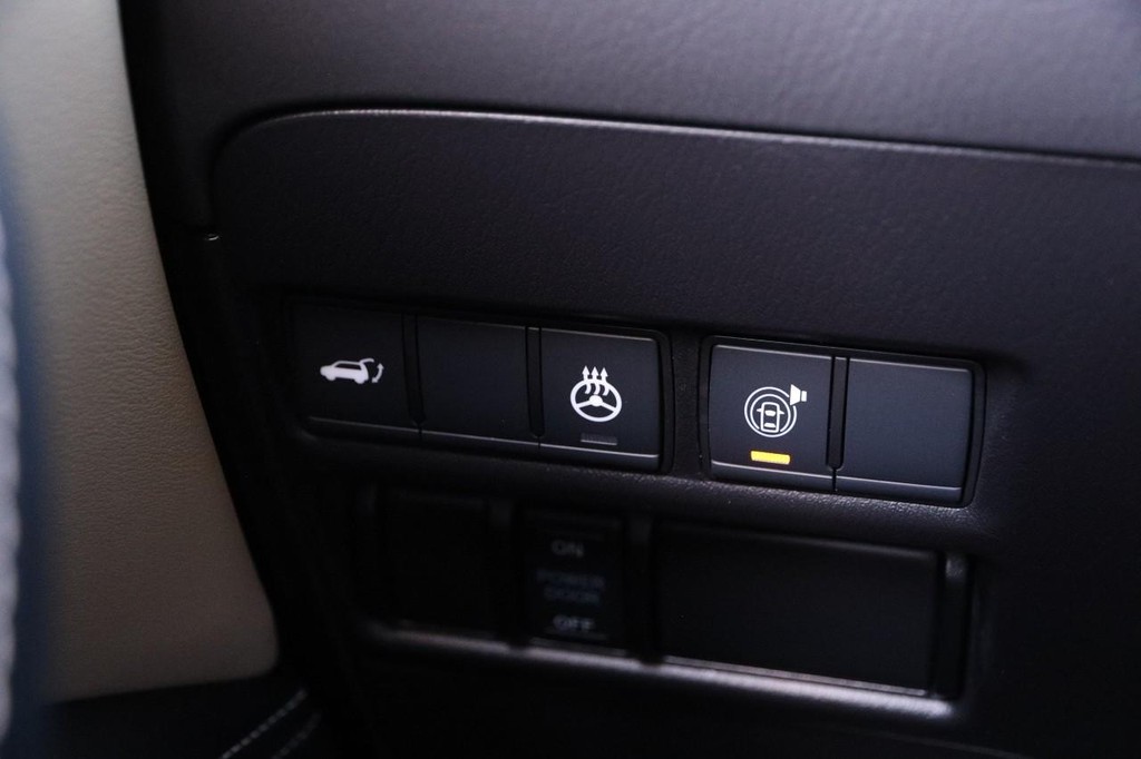 INFINITI QX80 Vehicle Full-screen Gallery Image 23