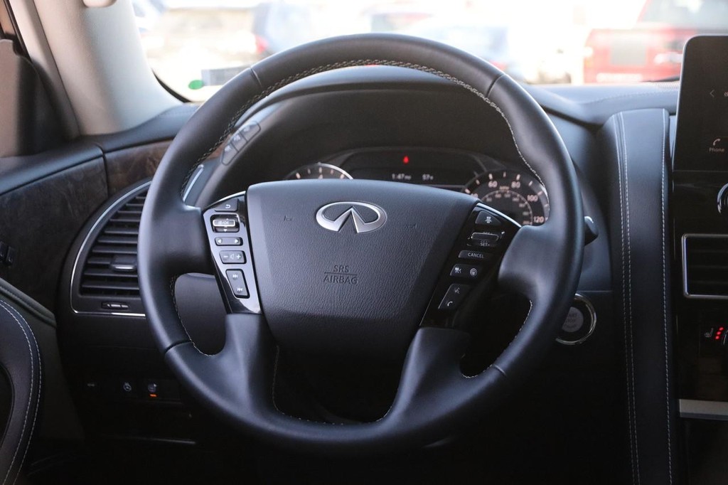 INFINITI QX80 Vehicle Full-screen Gallery Image 26