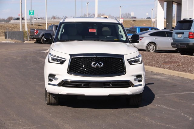 INFINITI QX80 Vehicle Image 04
