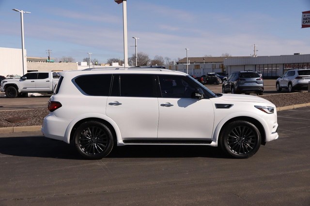 INFINITI QX80 Vehicle Image 05