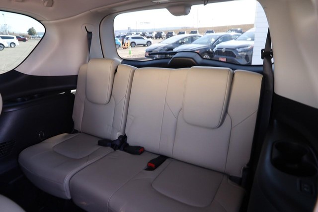 INFINITI QX80 Vehicle Image 12