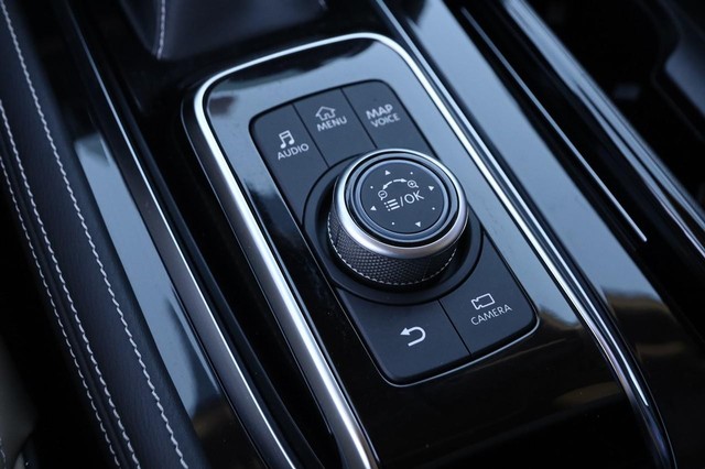 INFINITI QX80 Vehicle Image 22