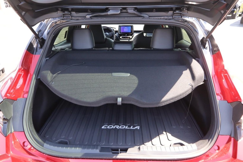 Toyota Corolla Hatchback Vehicle Full-screen Gallery Image 7